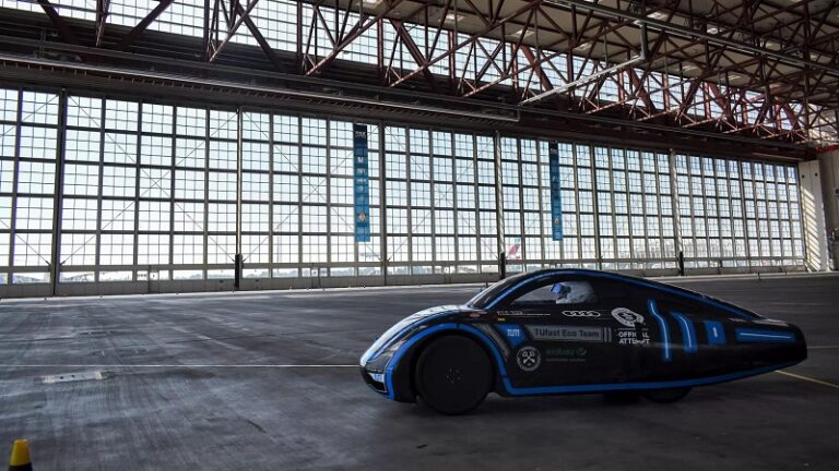 Müncheni tehnikaülikooli tudengid püstitasid elektriauto maailmarekordi: ühe laadmisega 2573 km!