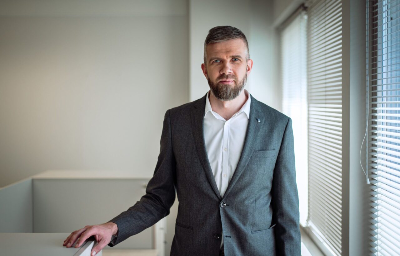 Mida pidada silmas avalikus kohas arvutitööd tehes? Soovitusi jagab RIT-i infoturbejuht Andri Rebane