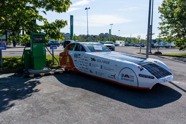 Solaride ja Enefit hakkavad arendama uue põlvkonna päikeseautot