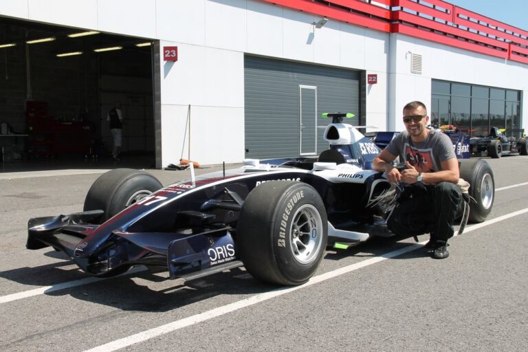 Sõit F1 autoga! Tunne, mis ei unune kunagi… ja seda on võimalik kogeda ka sinul
