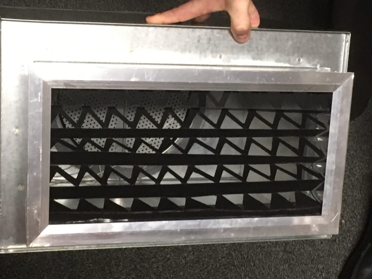 Vimkaga ventilatsioonitoru ja silmatorkava disainiga rest? Aga palun!