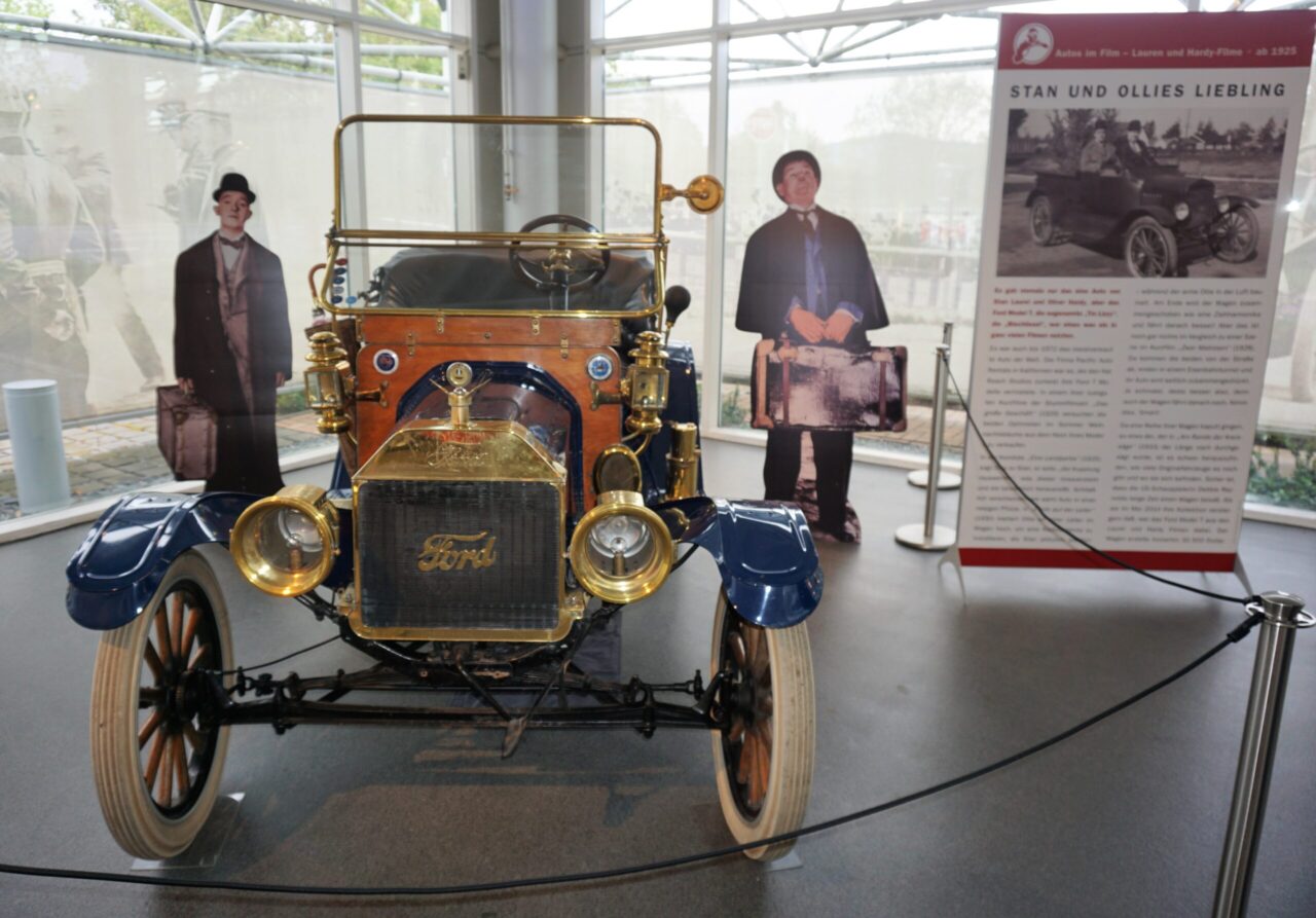 Galerii: Saksa väikemuuseum näitas filmikangelaste autosid